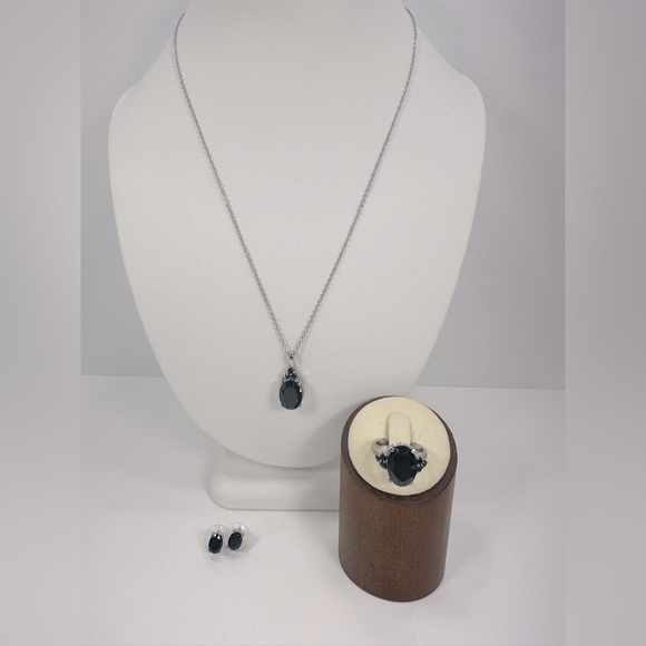 Natural Black Spinel set in Stainless Steel
Jewelry Suite (Ring size 8) - Picture 1 of 14